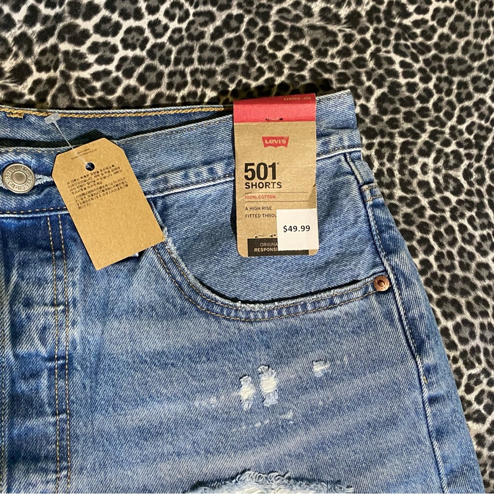Levi's Women's 501 Original High-Rise Jean
Shorts NWT - Picture 8 of 13